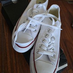 Conversó women size 7 men size 5