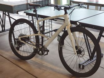 Specialized 2025/26 sirrus x 5.0 full carbon hydraulic disc sram NX  size M asking 1500$
