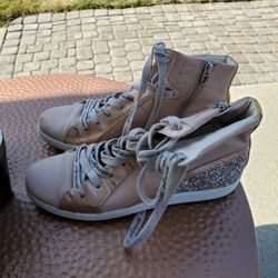 Ladies Leather Shoes, Size 10