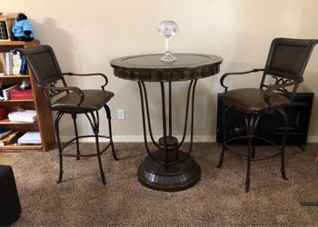 Bar Table with two bar stools