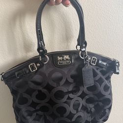 Coach Est1941 Negra, nueva , caja avierta nunca usada