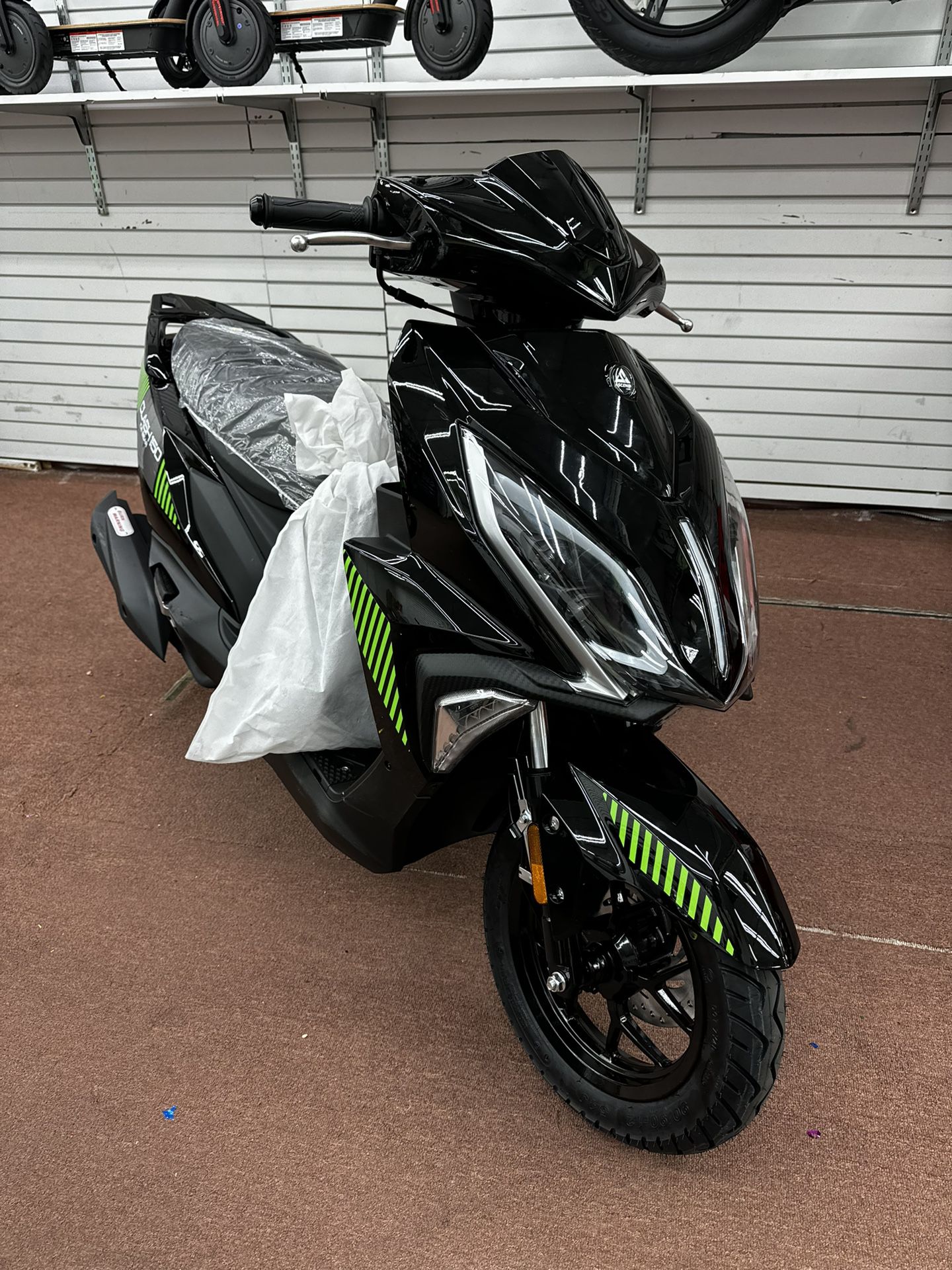 Brand New Clash 150cc Gas Scooter 