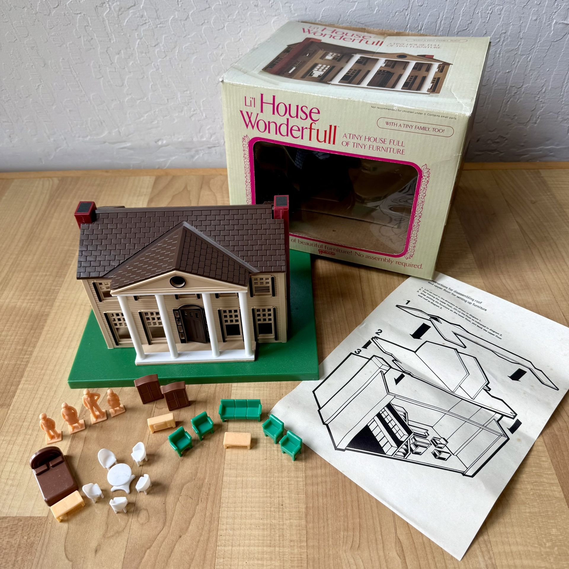 Vintage 1981 Galoob Lil House Wonderfull Colonial Mansion Doll House