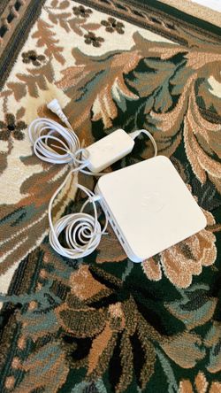 Apple A1408 White Wireless Wi-Fi 5th Gen Airport Extreme Base Station