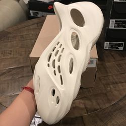 Adidas Yeezy Foam Runner Size 10 Sand 