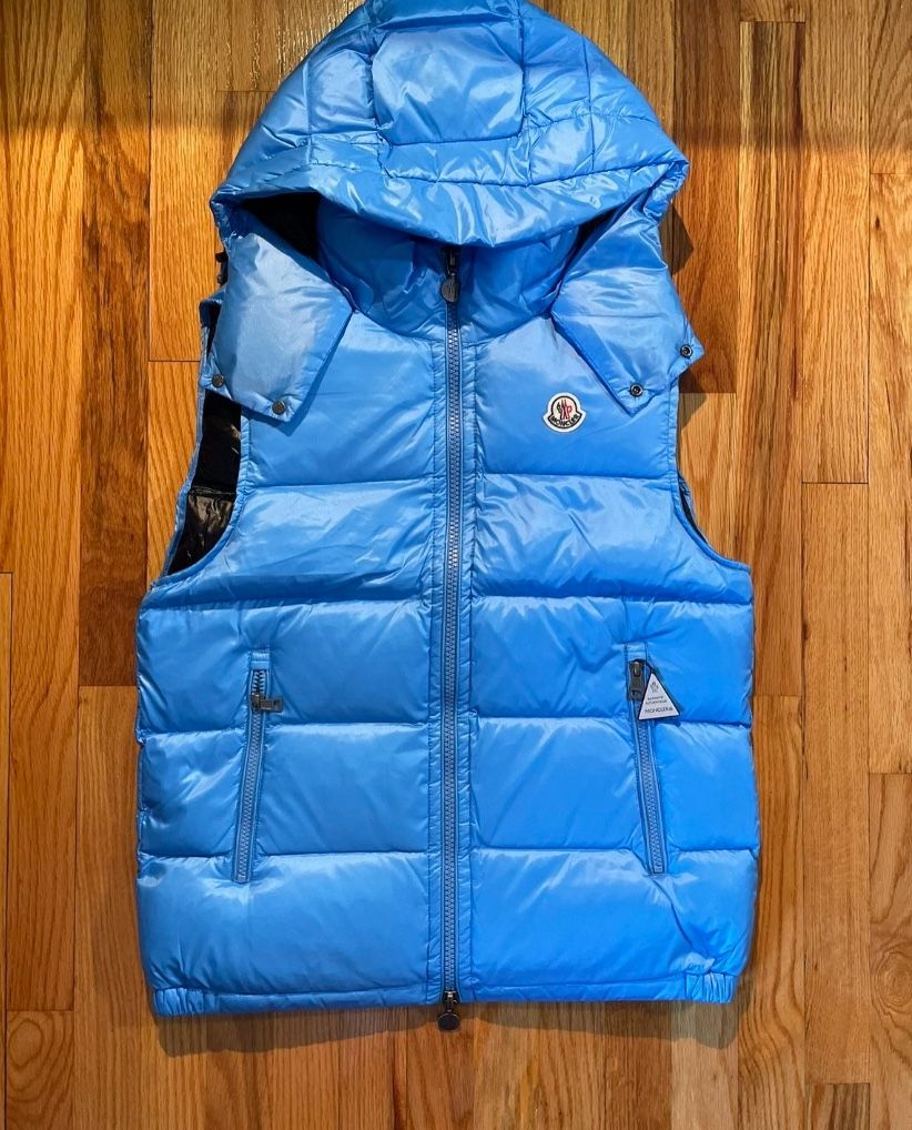 Moncler Vest (S,M,L,XL)