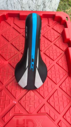 GT Bike Seat w/ Seatpost – Original GT BMX/MTB Style
Description