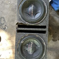 2/ 10s pioneer subwoofers 
