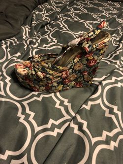 Floral wedge heels