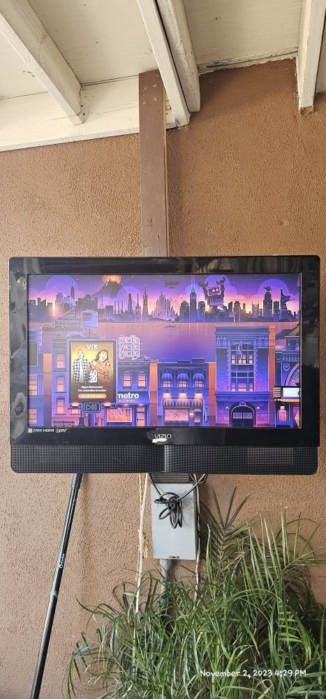 43" Tv Plus A Roku Stick