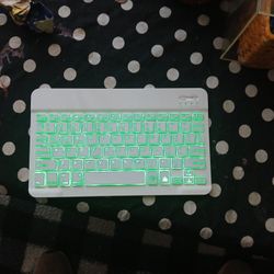 Mini Ultra-portable Bluetooth Smartphone Keyboard