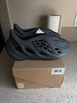Adidas Yeezy Foam Runner Size 12 Carbon Black