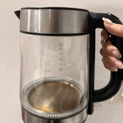 Amazon Basics Electric Kettle with Glass Carafe for Tea and Coffee, BPA-Free, Fast Boiling, Auto Shut-Off, Boil-Dry Protection, Water Level Indicator,