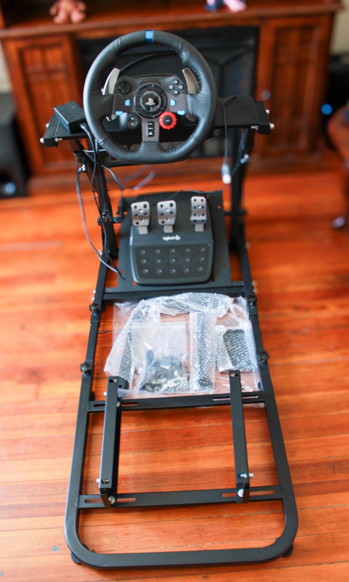 Logitech G29 Racing Wheel Pedals for PS5/Ps4 & Mac + Stand + Cockpit
