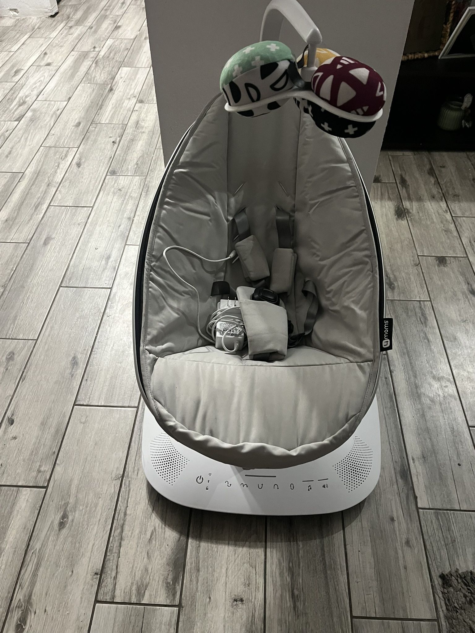 4moms MamaRoo Multi-Motion baby swing