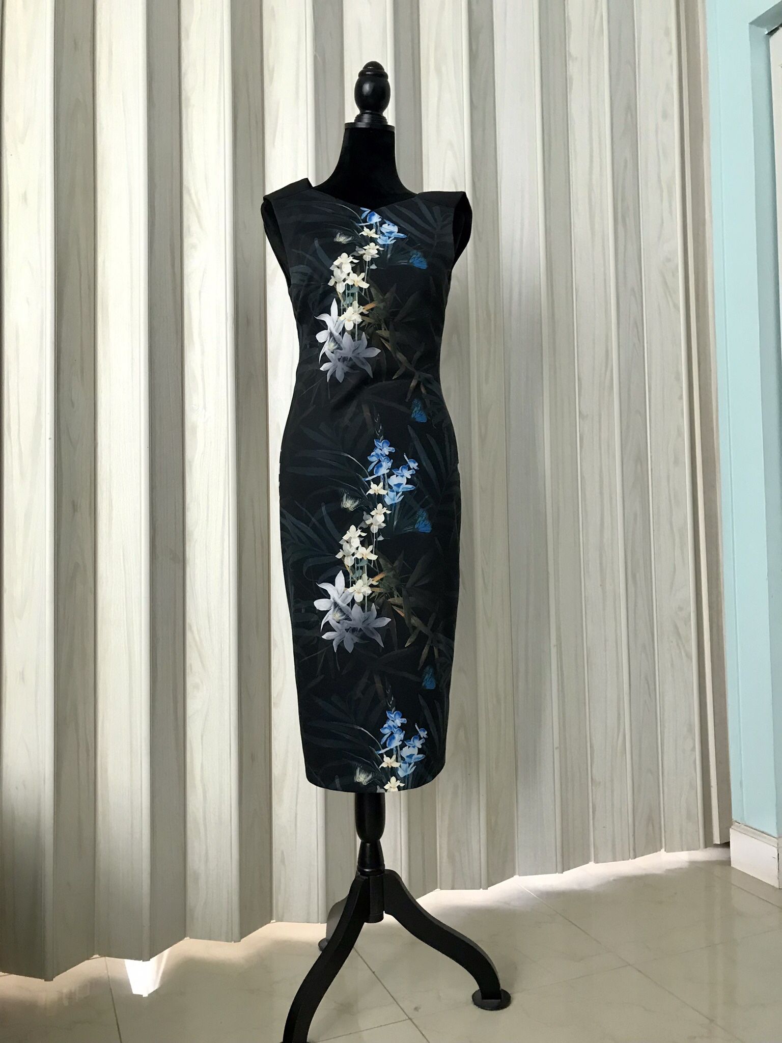 TED BAKER ,LONDON MIDI DRESS SIZE