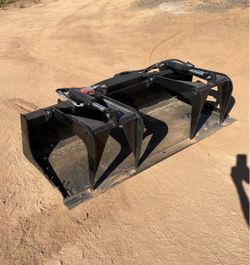Grapple bucket attachment for skid steer tractor
