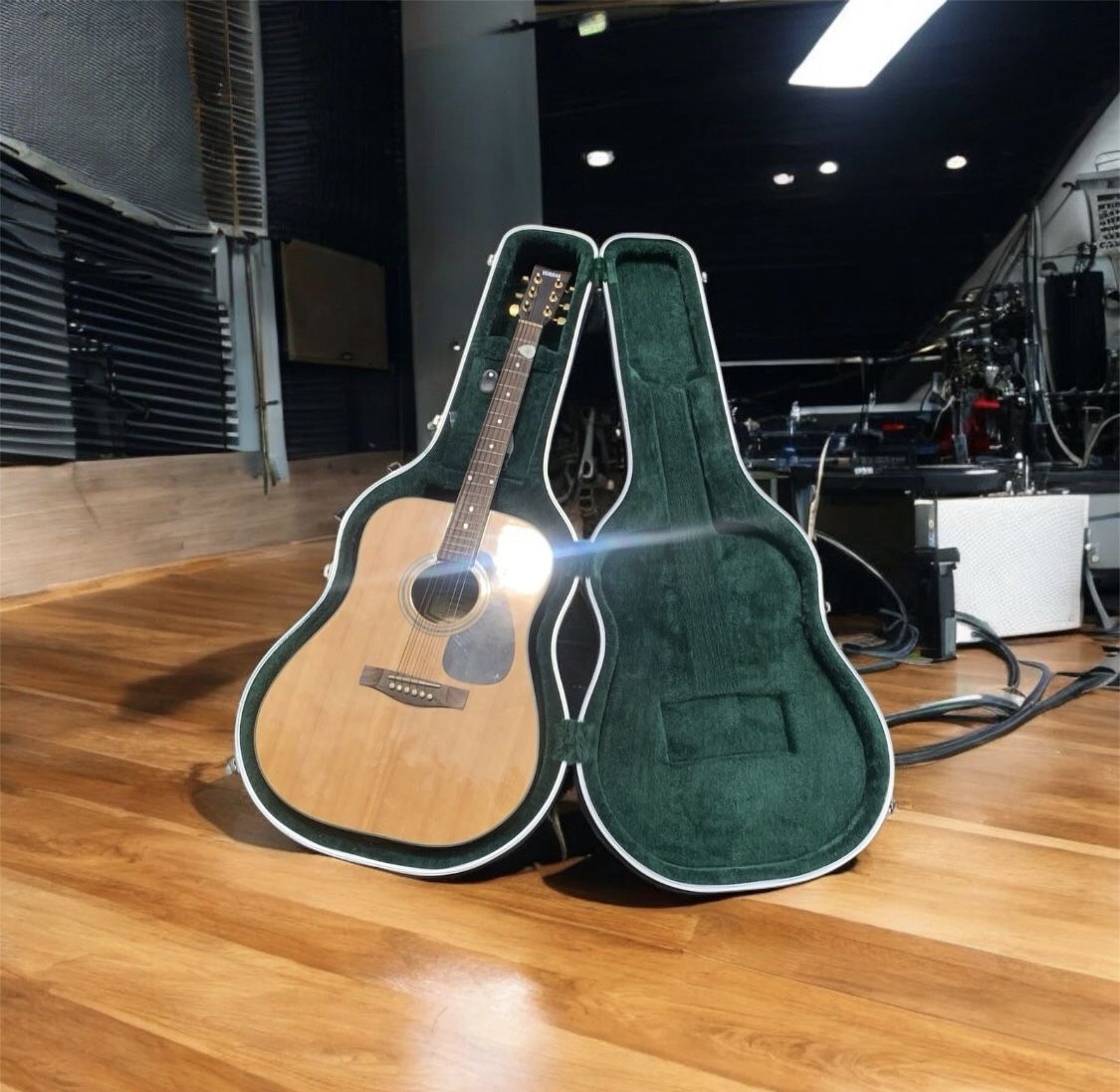 Yamaha Acoustic Guitar + Road Runner Case + New Strings + Tuner & Strap