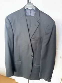 Joseph Abboud Black Suit  Size: 42L / 36W 32L  Lightly used