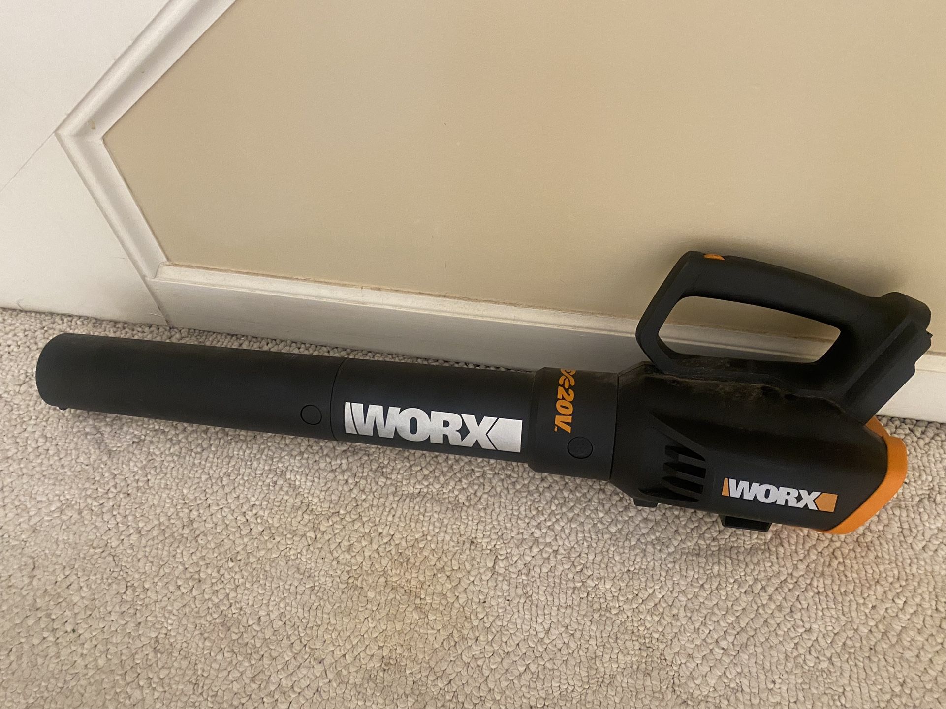 LEAF BLOWER