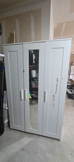 3-Door Wardrobe with Mirror Panel