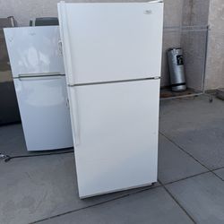 Whirlpool White Top-Freezer Refrigerator (MISSING ALL INSIDE PANELS)