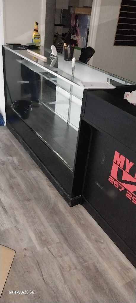Display case for store