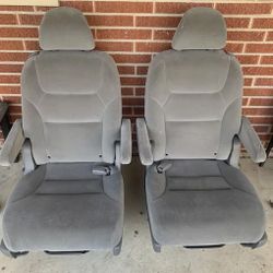 Middle Row Honda Odyssey Seats 2008