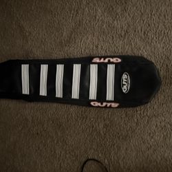 (TUTTIO) Guts Seat Cover