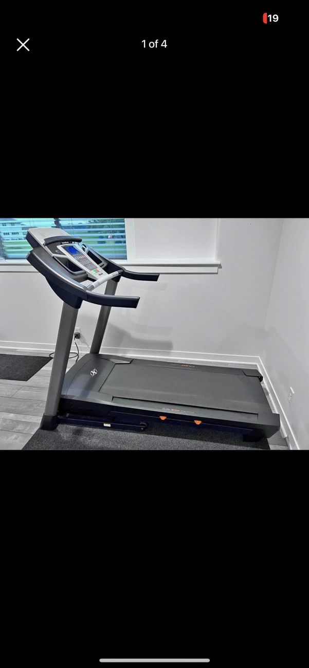 NORDICTRACK T5.5 TREADMILL ( LIKE NEW & DELIVERY AVAILABLE TODAY