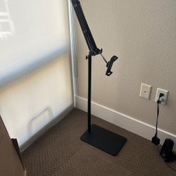Adjustable Phone/tablet Stand 