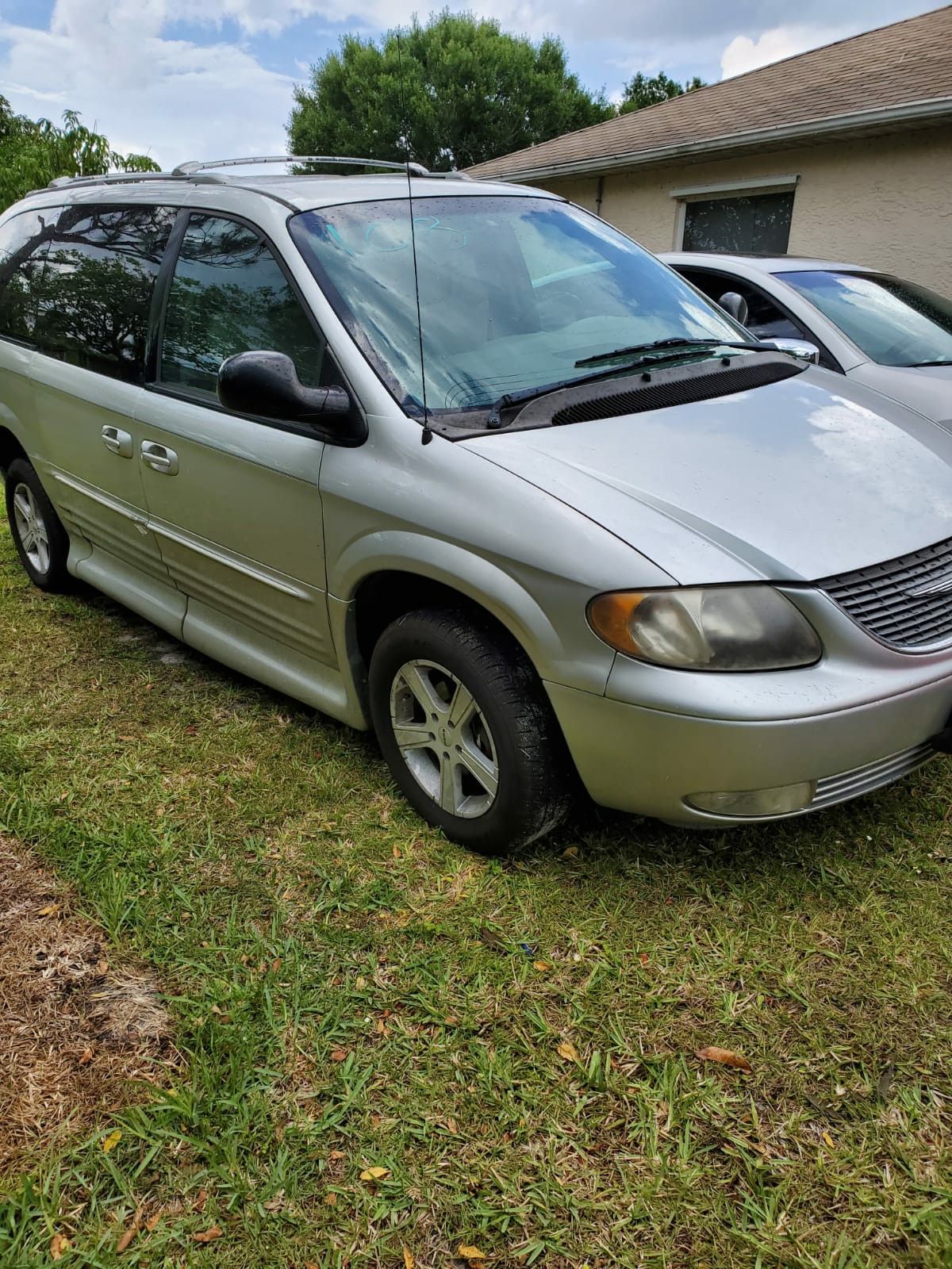 2002 Chrysler Town & Country