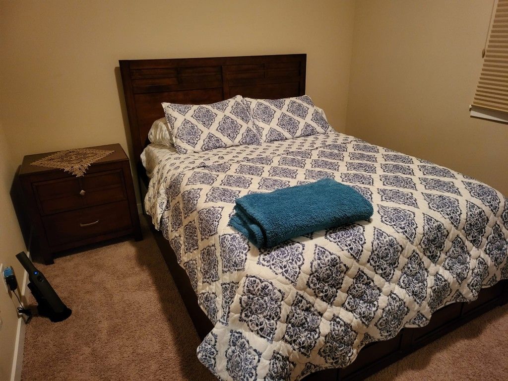 Like New Bedroom Set - Queen Size