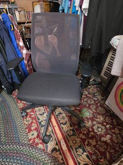 Black Mesh Office Chair with Wheels