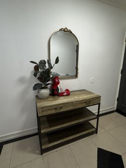 Entrance Table And Mirror