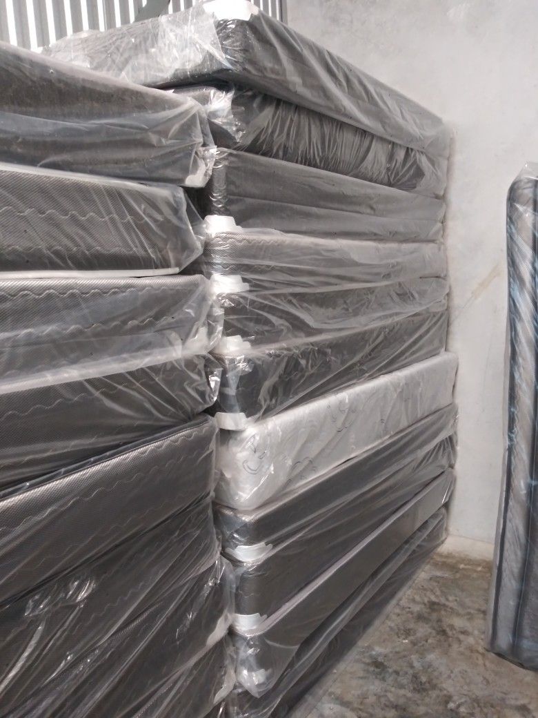 TWIN FULL QUEEN KING MATTRESS ⭐ ☎561*802*8654* CALL US All Brand New. WE HAVE ALL SIZE ..⭐TWIN ⭐ FULL ⭐ ⭐ QUEEN⭐ KING ⭐ We deliver everywhere