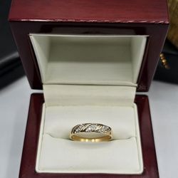 Solid 14kt Gold Ring with Diamonds Anillo De Oro 14kt Con Diamantes