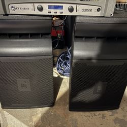 2x JBL VRX932-LA Speakers