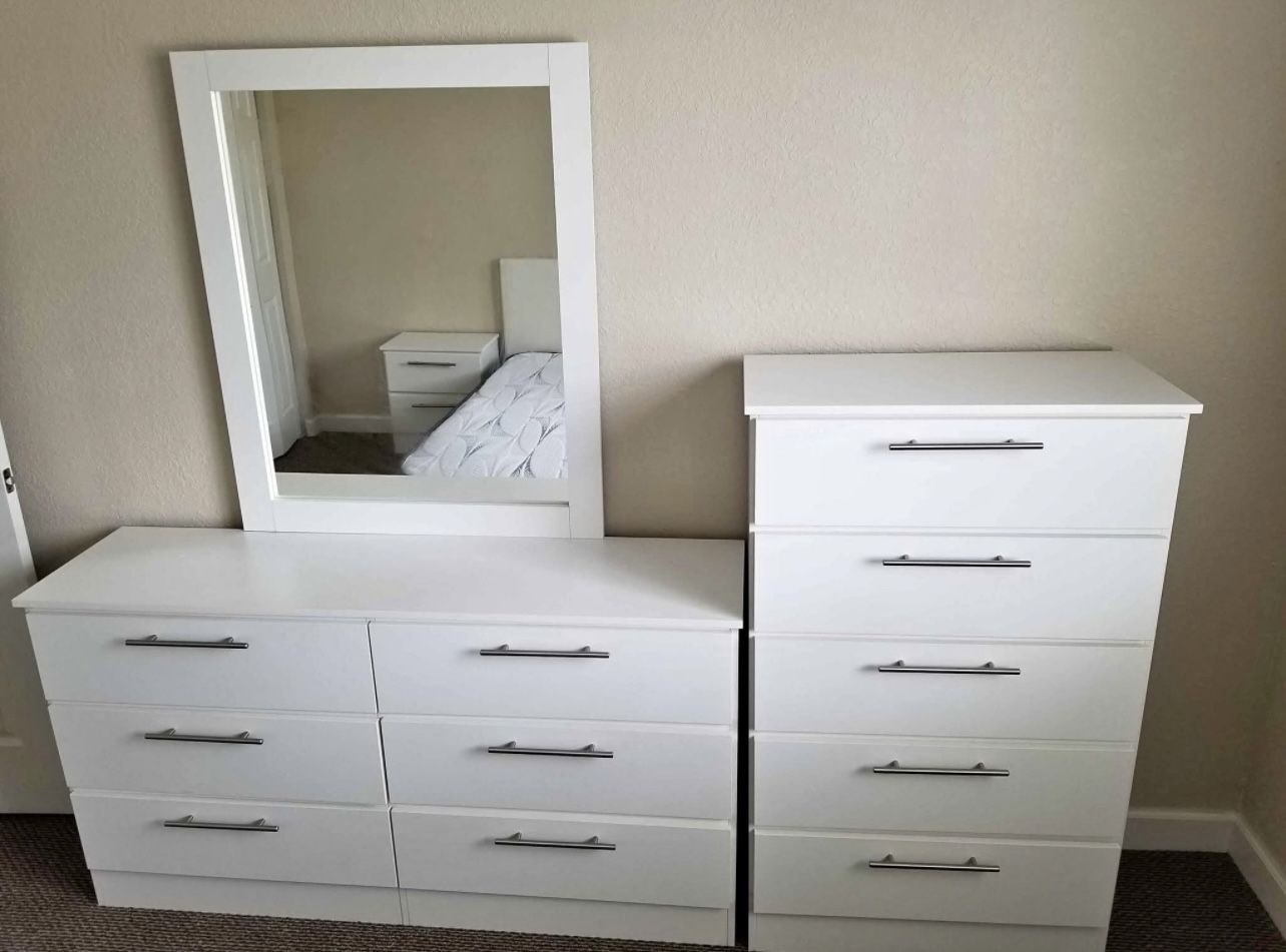 Dresser Whit Mirror And Chest - Cómoda Con Espejo Y Gavetero 