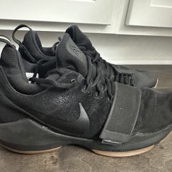 Men’s Size 10 Nike Black Basketball Shoes 