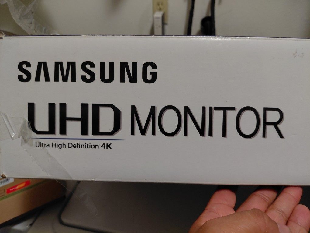 Samsung 28" Monitor