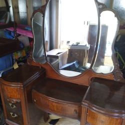 Antique Bedroom Furniture 