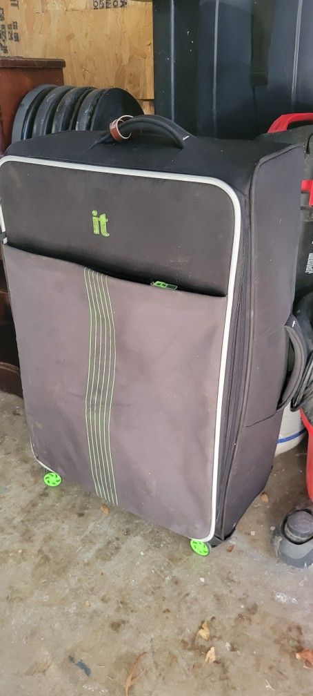 Large 4-Wheel Rolling Suitcase