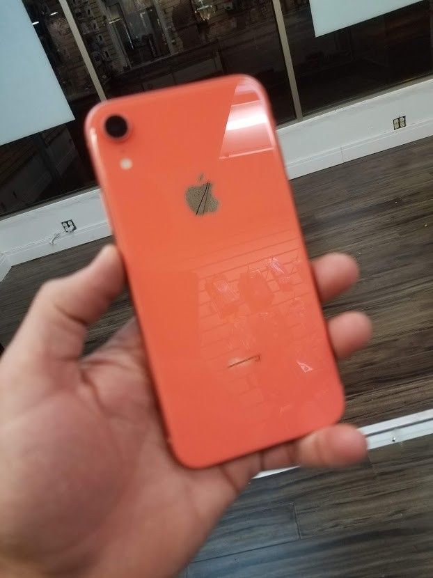 iphone XR - PLUS unlock free warranty