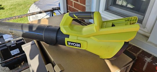 Like new 40V Ryobi leaf blower