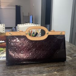 never used Louis vuitton brown leather crossbody makeup bag for Sale in  Tuckahoe, NY - OfferUp