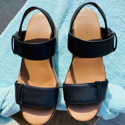 women's Sandals.     See description.