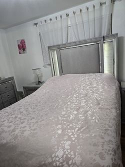 Queen bedroom set