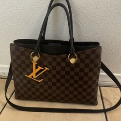 Louis Vuitton purse 