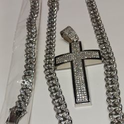 Brand New 30 Inch Chain W/Pendant &8inch Bracelet 